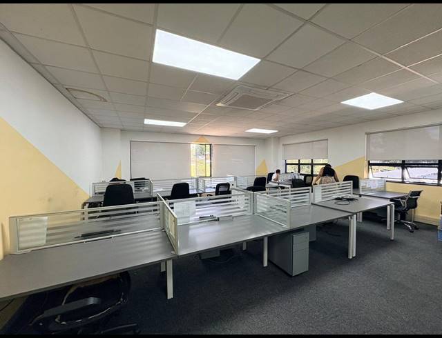 749M² OFFICE TO LET IN MIDRIDGE PARK